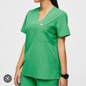 NEW with tags! Figs scrub top